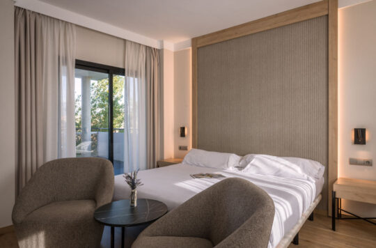 Estudio con balcón, Vallés.