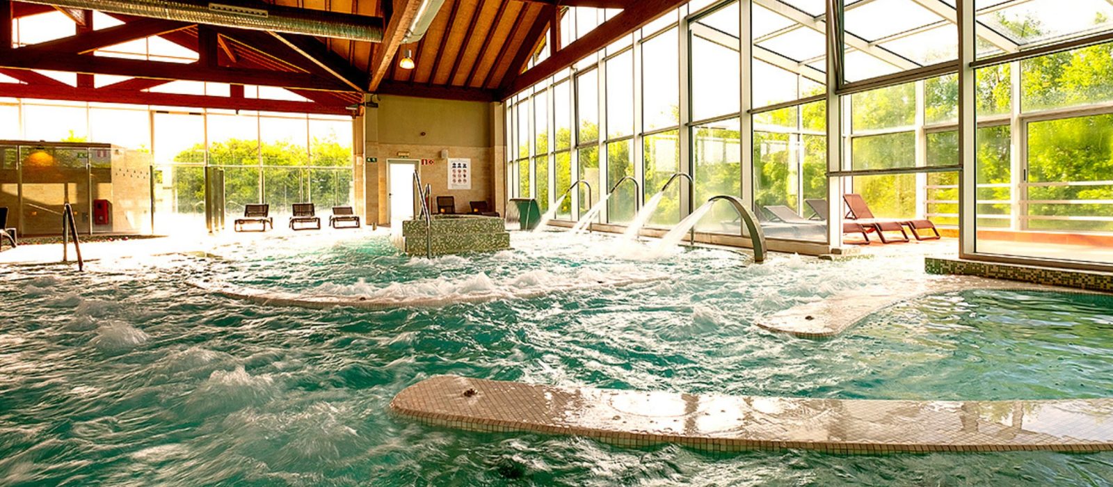 More than 2500 m2 dedicated to the culture of water. One of the best spas in Galicia.