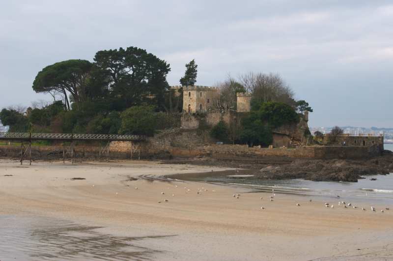 castillo de santa cruz oleiros