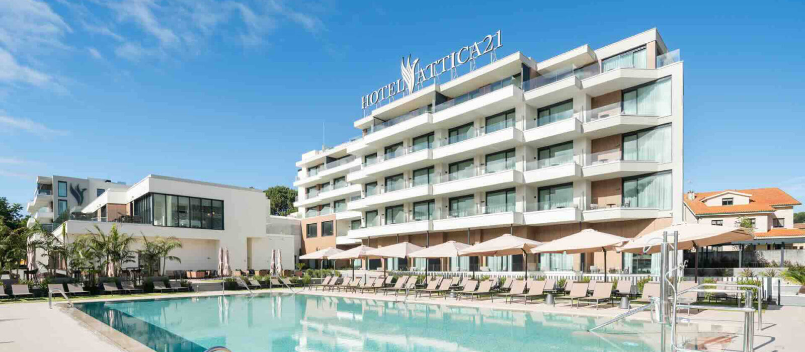Piscina exterior del Hotel Attica21 Vigo.