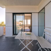 Estudio con balcón, Vallés.